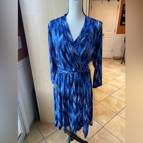 Liz Claiborne Dresses & Skirts - Liz Claiborne Dress
